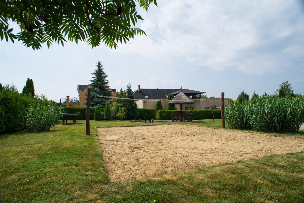 Az Idill Hotel Cserszegtomaj Luaran gambar